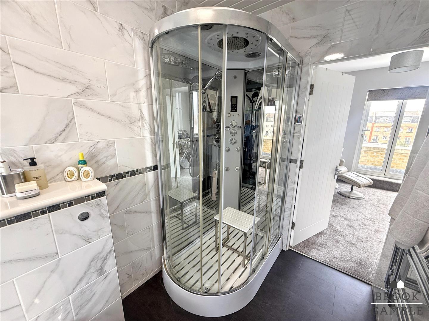 3 Bedroom House. The Piazza in Eastbourne, 32